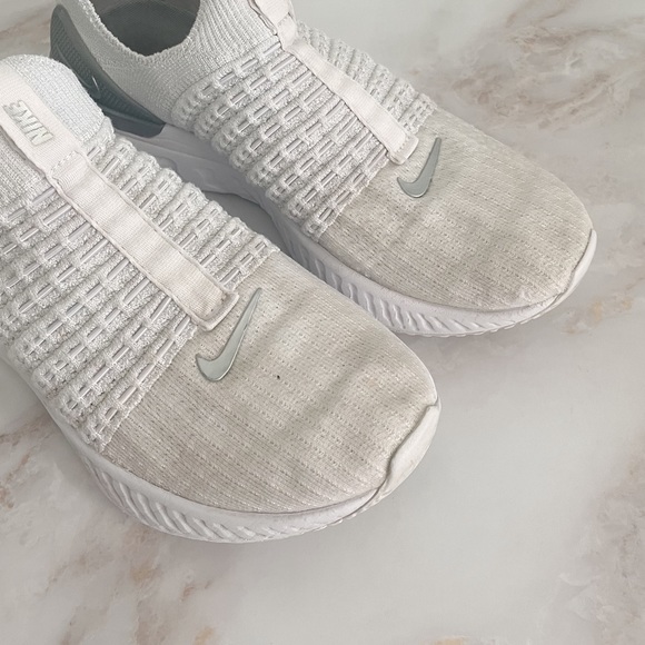 NIKE || React Phantom Sneakers - Picture 10 of 13